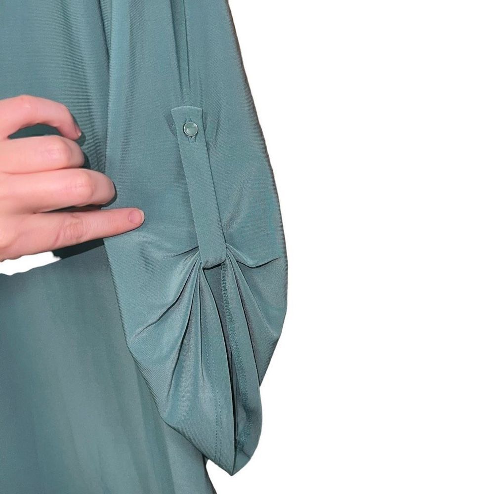 CATO Green V-Neck Blouse Size 1X - Picture 5 of 8
